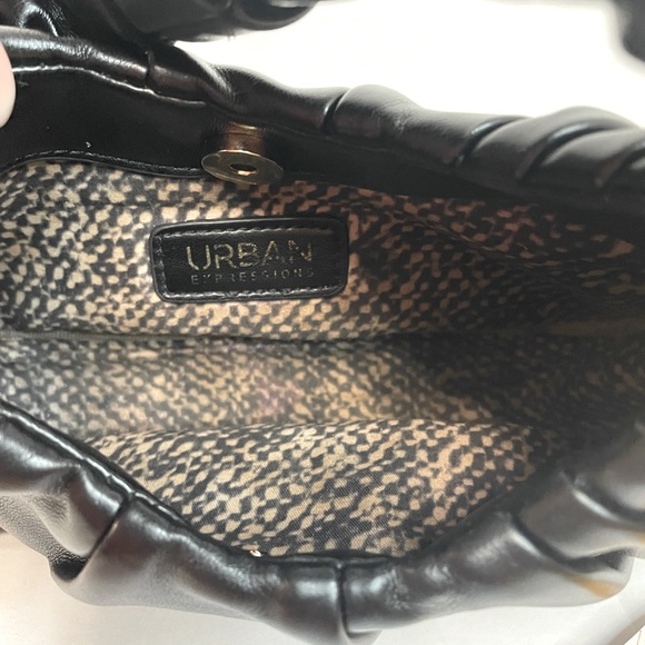 Urban Expressions- Ruched Black Handbag - Picture 6 of 8